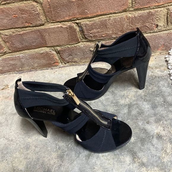 Michael Kors Berkeley T-Strap Black Heel Size 8 - Picture 5 of 10